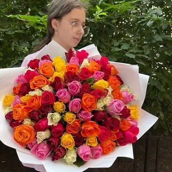 РЯБИНА ЦВЕТОЧНАЯ МАСТЕРСКАЯ Букет - 101 оттенок счастья из роз