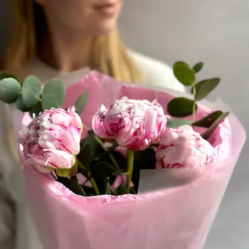 РЯБИНА ЦВЕТОЧНАЯ МАСТЕРСКАЯ Букет из 3 розовых пионов сорта Сара Бернард