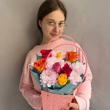 РЯБИНА ЦВЕТОЧНАЯ МАСТЕРСКАЯ Цветочная корзинка с розами