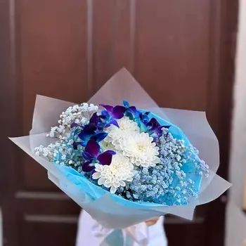 РЯБИНА ЦВЕТОЧНАЯ МАСТЕРСКАЯ Космические орхидеи с гипсофилой и белоснежной хризантемой.