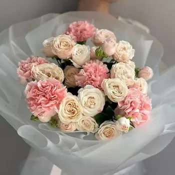 РЯБИНА ЦВЕТОЧНАЯ МАСТЕРСКАЯ Кремовый букет пионовидных роз