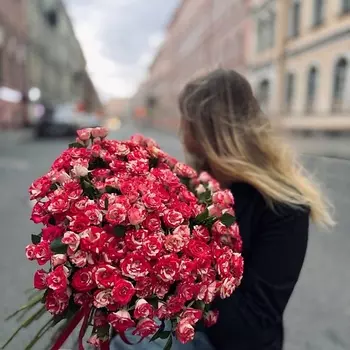 РЯБИНА ЦВЕТОЧНАЯ МАСТЕРСКАЯ Огромный букет кустовых роз