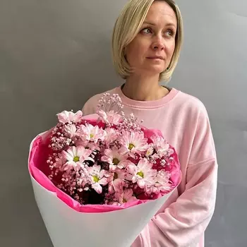 РЯБИНА ЦВЕТОЧНАЯ МАСТЕРСКАЯ Розовый букет из ромашек и гипсофилы