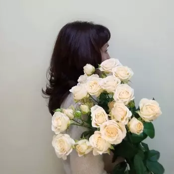 С ЛЮБОВЬЮ, РОЗА Букет кустовая роза сорт Софи Лорен