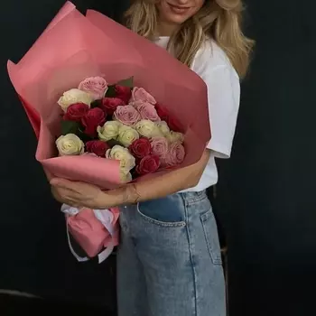 ШОПЕН Букет из 25 разноцветных роз