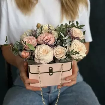 ШОПЕН Сумочка на цепочках с кустовыми розами