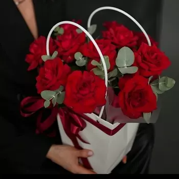 ШОПЕН Сумочка с красными французскими розами