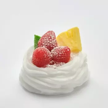 SKUINA Мыло ручной работы десерт Павловой с ананасом и клубникой 100.0