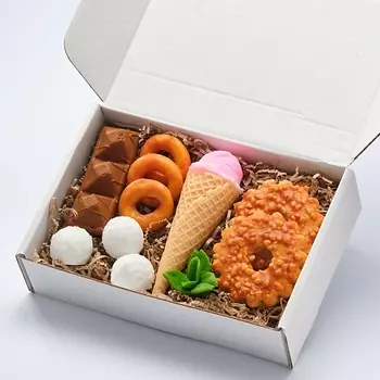 SKUINA Мыло ручной работы Мороженое, печенье и рафаэло 200.0