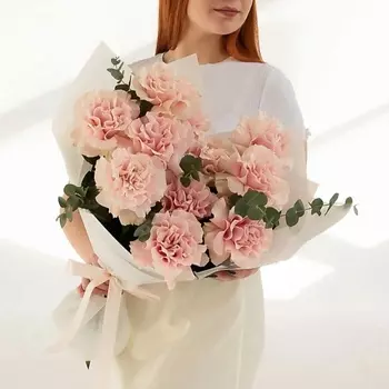 SORRYCH Букет из 11 французских, розовых роз с эвкалиптом