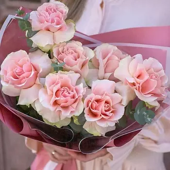 SORRYCH Букет из 7 французских, розовых роз с эвкалиптом