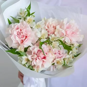 SORRYCH Букет из французской розы и альстромерии