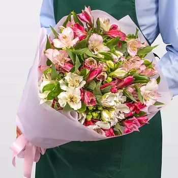 STUDIO FLORISTIC Букет Альстромерий «Дочь зари»