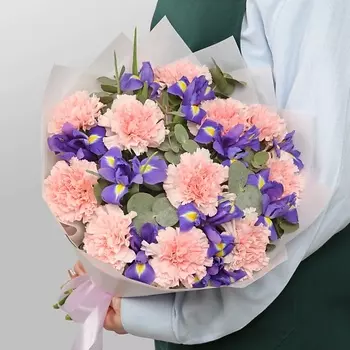 STUDIO FLORISTIC Букет Диантусов и Ирисов «Мелодия лета»