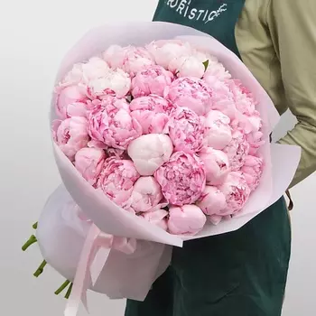 STUDIO FLORISTIC Букет из 31 Пиона «Нежный зефир»