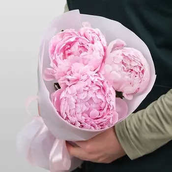 STUDIO FLORISTIC Букет из 3 Пионов «Лямур»