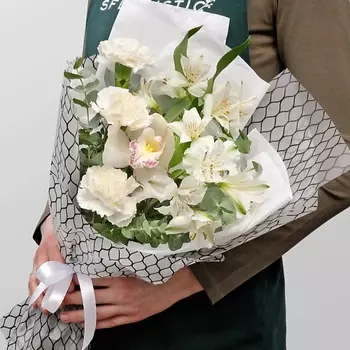 STUDIO FLORISTIC Букет из Альстромерий и Гвоздики «Весенний бриз»