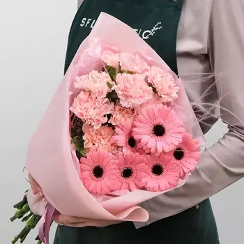 STUDIO FLORISTIC Букет из Гермини и Гвоздики «Розовая карамелька»