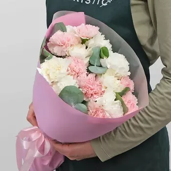 STUDIO FLORISTIC Букет из Гвоздики «Я Тебя Люблю» с эвкалиптом