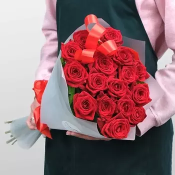 STUDIO FLORISTIC Букет из красных Роз 60 см «Артемида»