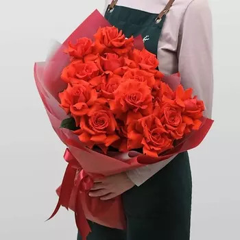 STUDIO FLORISTIC Букет из красных Роз «Мания»