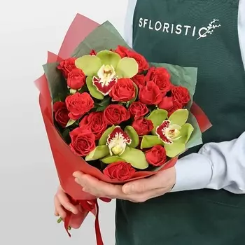 STUDIO FLORISTIC Букет из кустовых Роз и Орхидей «Атласная симфония»