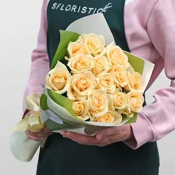 STUDIO FLORISTIC Букет из персиковых Роз 60 см «Рея»