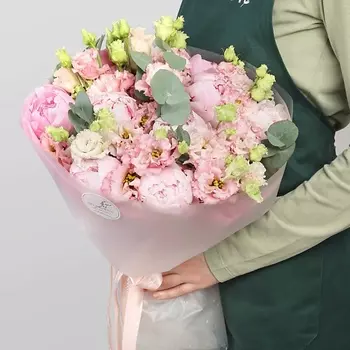 STUDIO FLORISTIC Букет из Пионов и Эустомы «Цветочная мелодия»