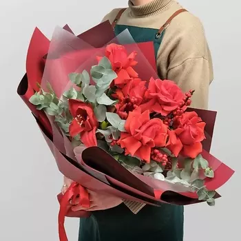 STUDIO FLORISTIC Букет из Роз и Амаралиса «Крессида»