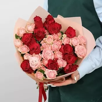 STUDIO FLORISTIC Букет из Роз «Нежность в багрянце»