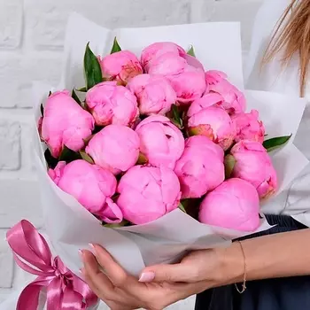 STUDIO FLORISTIC Букет из розовых пионов 15 шт «Сладкий сон»