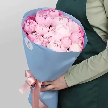 STUDIO FLORISTIC Букет из розовых пионов 17 шт «Волшебной»