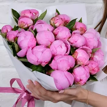 STUDIO FLORISTIC Букет из розовых пионов 21 шт «Совершенство»