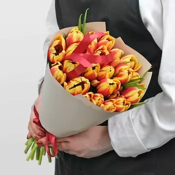 STUDIO FLORISTIC Букет из Тюльпанов «Турмалин»