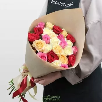 STUDIO FLORISTIC Букет разноцветных Роз 60 см