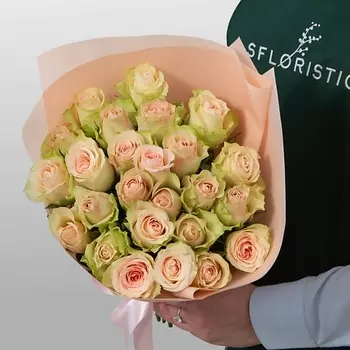 STUDIO FLORISTIC Букет Роз Кения 15 шт «Пыльный персик»