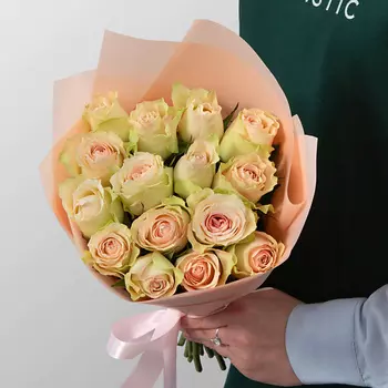 STUDIO FLORISTIC Букет Роз Кения 25 шт «Ваниль и пудра»