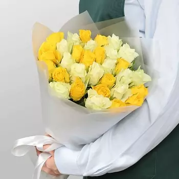 STUDIO FLORISTIC Букет Роз Кения 31 шт «Тепло солнечного дня»