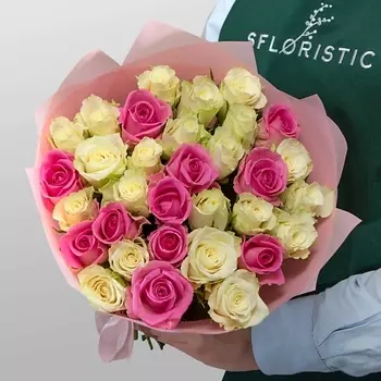 STUDIO FLORISTIC Букет Роз Кения 31 шт «Малина со сливками»