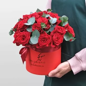 STUDIO FLORISTIC Композиция из 21 Розы с эвкалиптом «Диона»