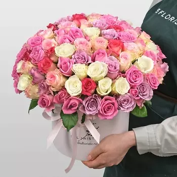 STUDIO FLORISTIC Композиция из кенийских Роз 101 шт «Мэдисон»