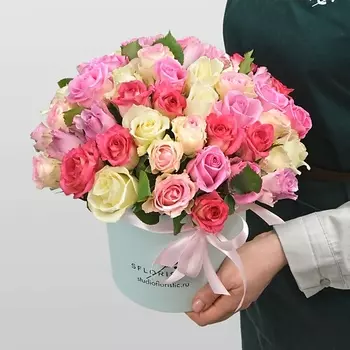 STUDIO FLORISTIC Композиция из кенийских Роз 51 шт «Рамона»