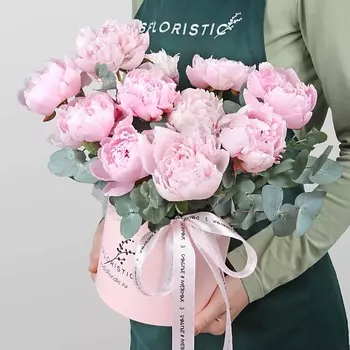 STUDIO FLORISTIC Композиция из Пионов «Сладкие объятия»