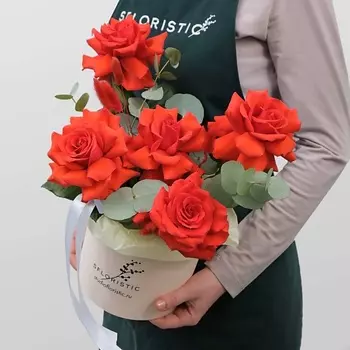 STUDIO FLORISTIC Композиция из Роз в шляпной коробке «Нина»