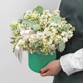 STUDIO FLORISTIC Композиция из Сирени «Женский каприз» с эвкалиптом
