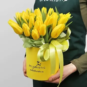 STUDIO FLORISTIC Композиция из Тюльпанов «Желтое счастье»