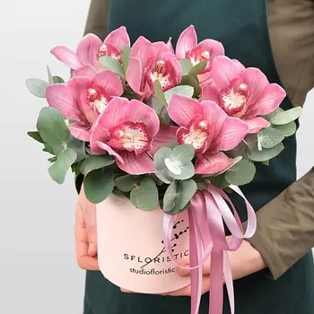 STUDIO FLORISTIC Композиция розовых орхидей «Дюймовочка»
