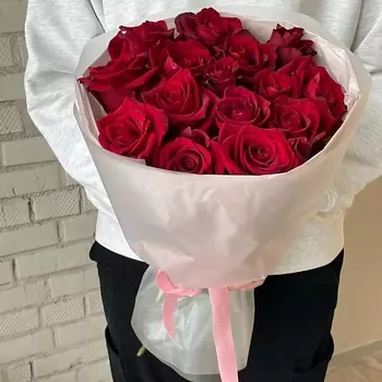 СТУДИЯ ЦВЕТОВ ЛАРИСЫ БАЛАШОВОЙ Букет из 15 бордовых роз