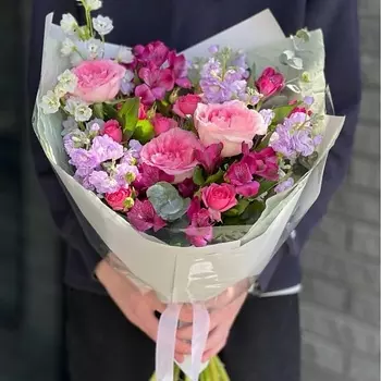 СТУДИЯ ЦВЕТОВ ЛАРИСЫ БАЛАШОВОЙ Букет из дельфинумов, альстромерии, розы и маттиолы