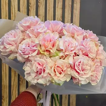 СТУДИЯ ФЛОРИСТИКИ NEZABUDKA Букет из ВАУ роз